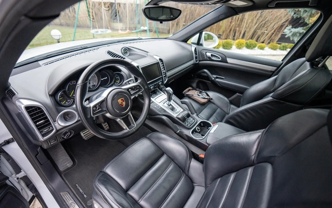 Porsche Cayenne cena 177900 przebieg: 83900, rok produkcji 2016 z Białystok małe 301
